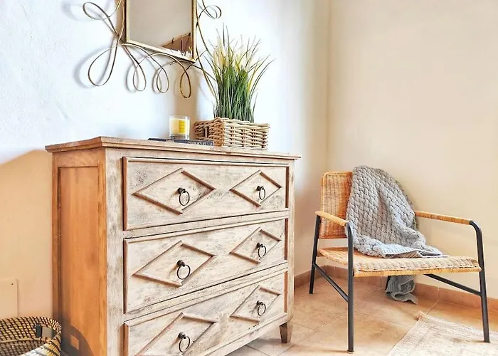 No 2. Stunning 4-bedroom With Large Pool *