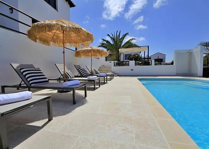 Villa No 2. Stunning 4-bedroom With Large Pool La Oliva