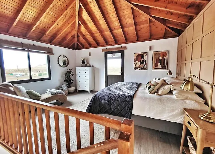 No 2. Stunning 4-bedroom With Large Pool