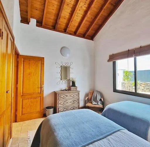 Villa No 2. Stunning 4-bedroom With Large Pool La Oliva