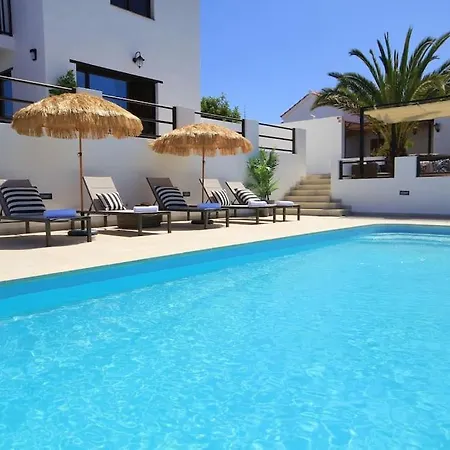 No 2. Stunning 4-bedroom With Large Pool Villa La Oliva