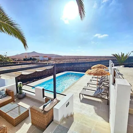No 2. Stunning 4-bedroom With Large Pool * La Oliva