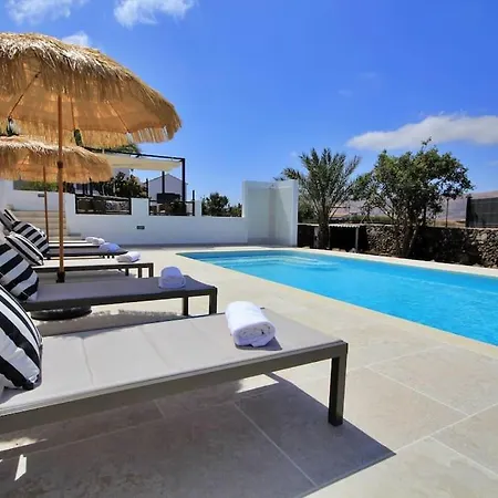 No 2. Stunning 4-bedroom With Large Pool Villa La Oliva