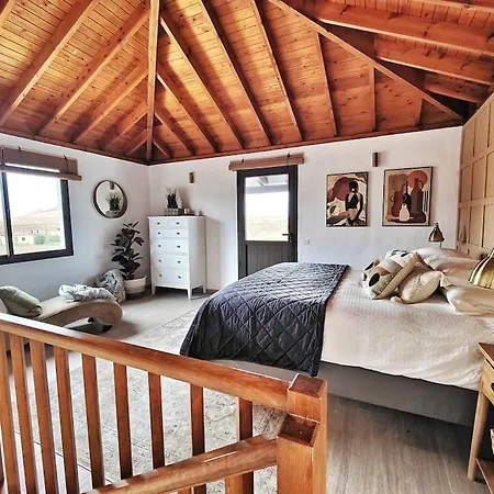 No 2. Stunning 4-bedroom With Large Pool