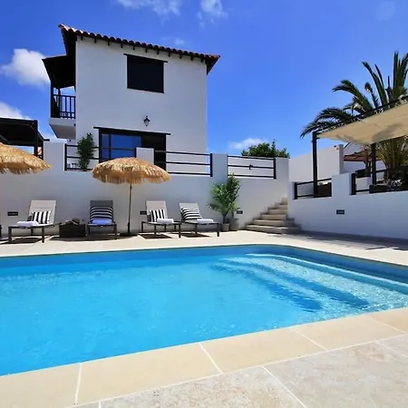 No 2. Stunning 4-bedroom With Large Pool
