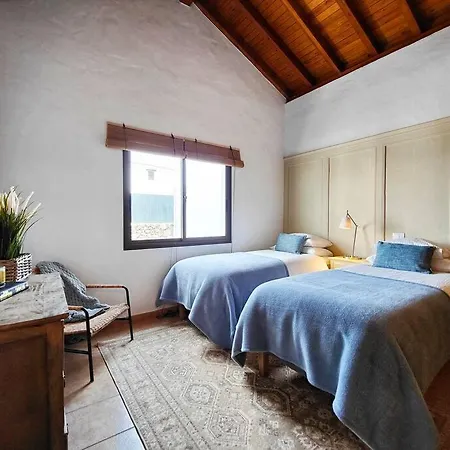 No 2. Stunning 4-bedroom With Large Pool Villa La Oliva