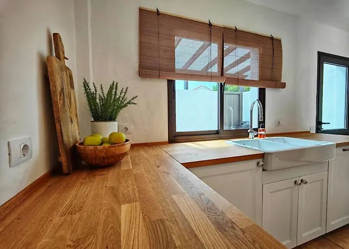 No 2. Stunning 4-bedroom With Large Pool