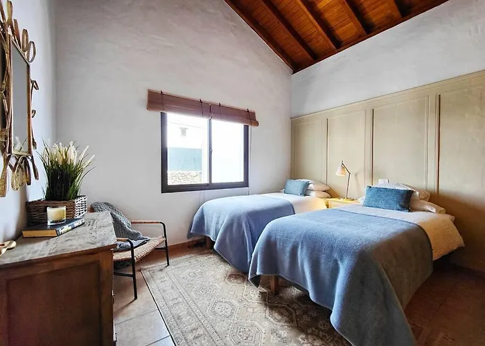 No 2. Stunning 4-bedroom With Large Pool Vila La Oliva