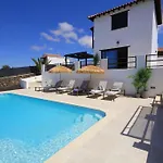 No 2. Stunning 4-bedroom With Large Pool 빌라
