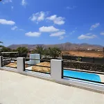 No 2. Stunning 4-bedroom With Large Pool 빌라 *