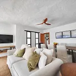 빌라 No 2. Stunning 4-bedroom With Large Pool *