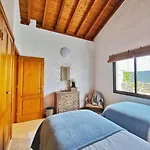 빌라 No 2. Stunning 4-bedroom With Large Pool 라 올리바