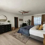 빌라 No 2. Stunning 4-bedroom With Large Pool *
