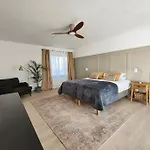 No 2. Stunning 4-bedroom With Large Pool 빌라