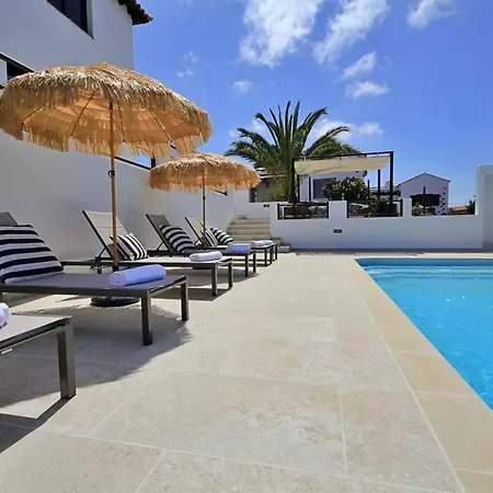 Villa No 2. Stunning 4-bedroom With Large Pool La Oliva