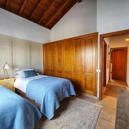 No 2. Stunning 4-bedroom With Large Pool La Oliva