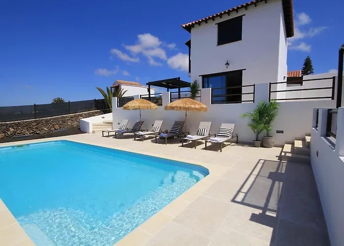 No 2. Stunning 4-bedroom With Large Pool 别墅