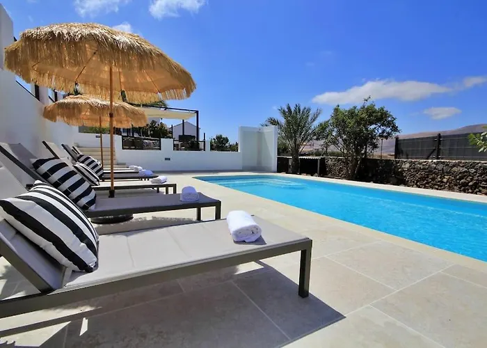 No 2. Stunning 4-bedroom With Large Pool 别墅 拉·奥利瓦