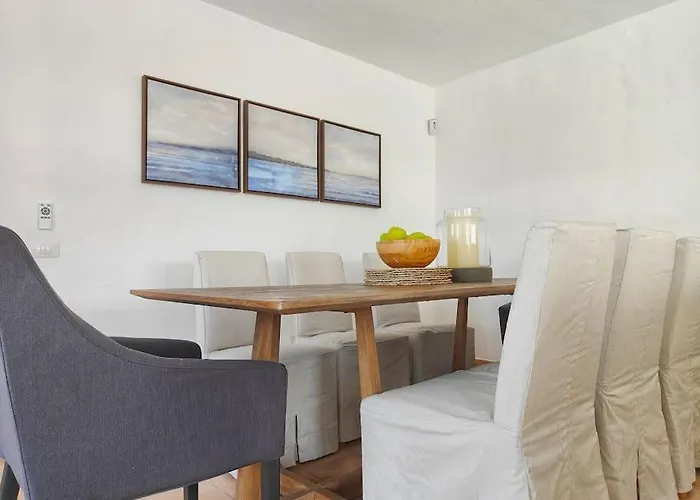 No 2. Stunning 4-bedroom With Large Pool * 拉·奥利瓦