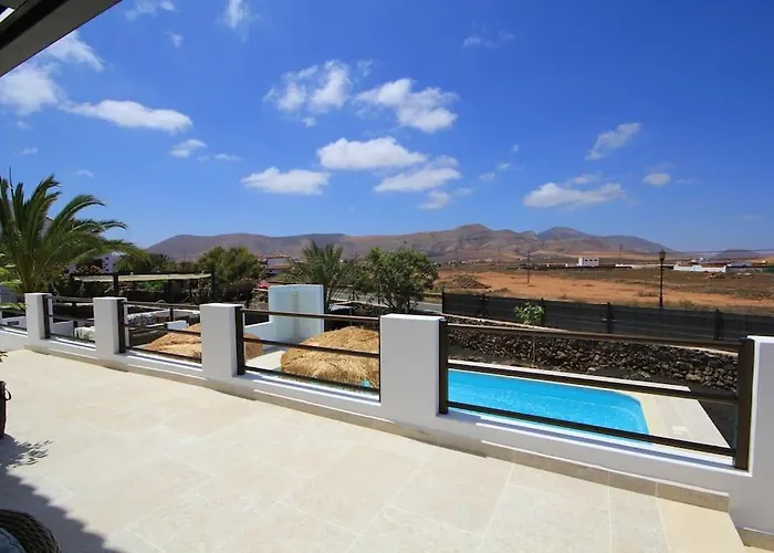 No 2. Stunning 4-bedroom With Large Pool 别墅 *