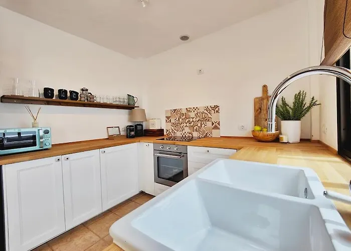 No 2. Stunning 4-bedroom With Large Pool 别墅 *