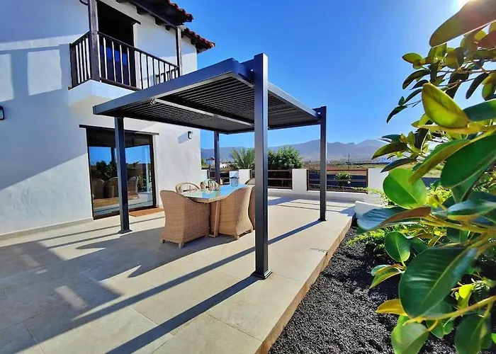 No 2. Stunning 4-bedroom With Large Pool 别墅 *