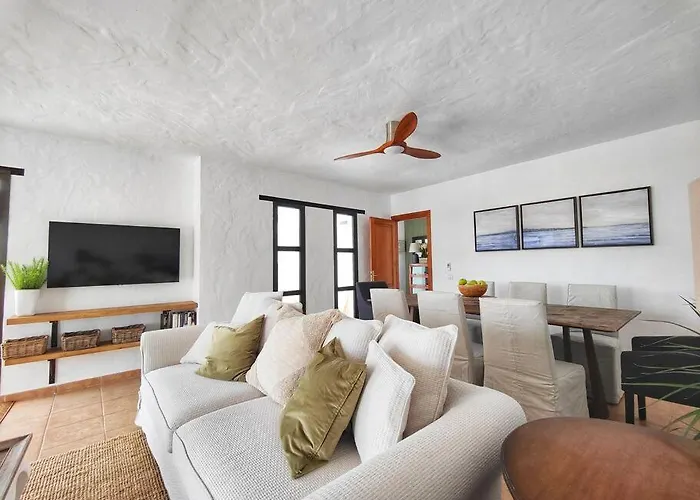 别墅 No 2. Stunning 4-bedroom With Large Pool *