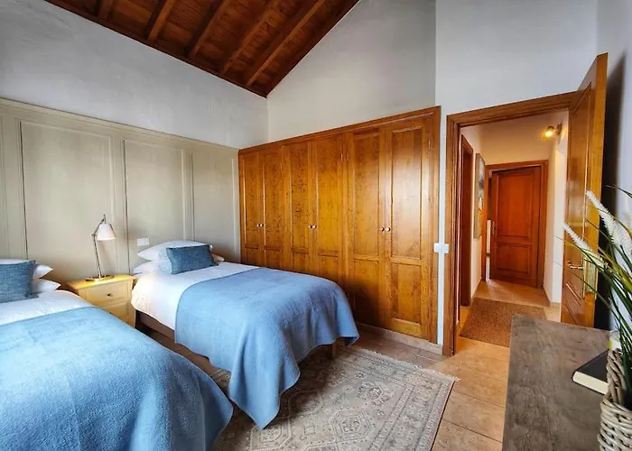 No 2. Stunning 4-bedroom With Large Pool 拉·奥利瓦