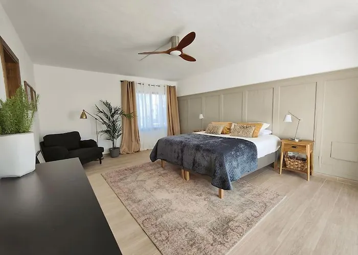 No 2. Stunning 4-bedroom With Large Pool 别墅