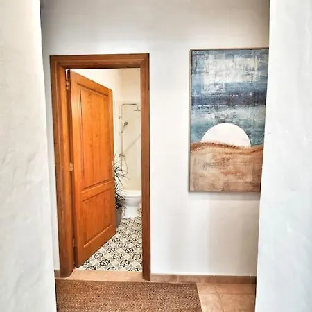 No 2. Stunning 4-bedroom With Large Pool Βίλα